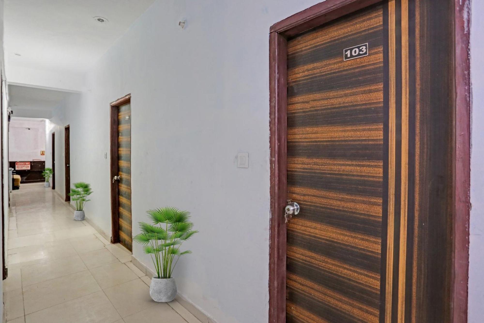 Hotel O Imperial Residency Near Dashrath Puri Metro Station Νέο Δελχί Εξωτερικό φωτογραφία